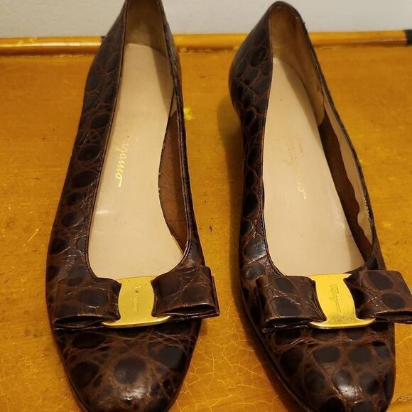 Women Salvatore Ferragamo Lillaz Leather CROC Embossed Bow Block Heel pumps Brow - Picture 1 of 9